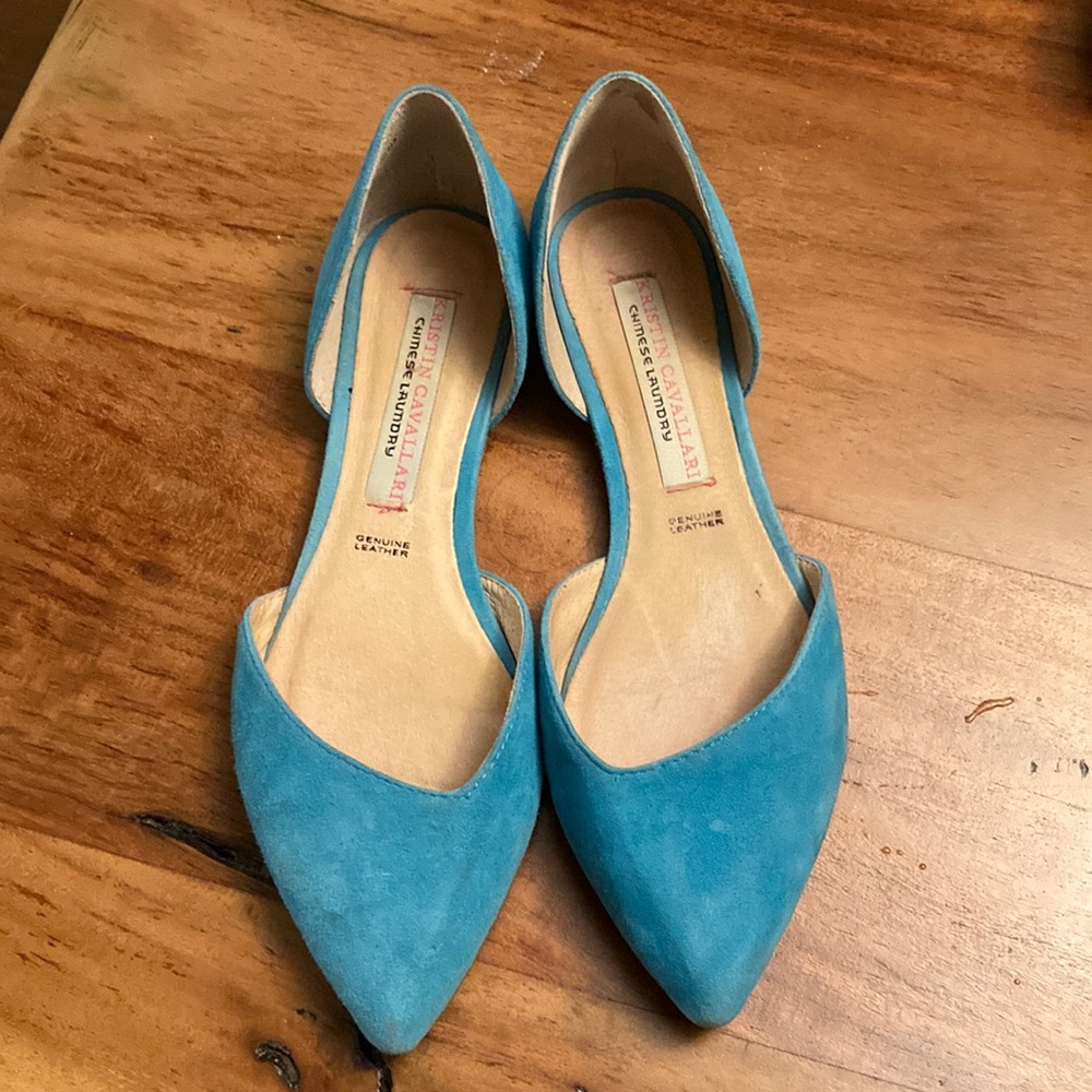 Flats turquoise to make an statement in your outfit